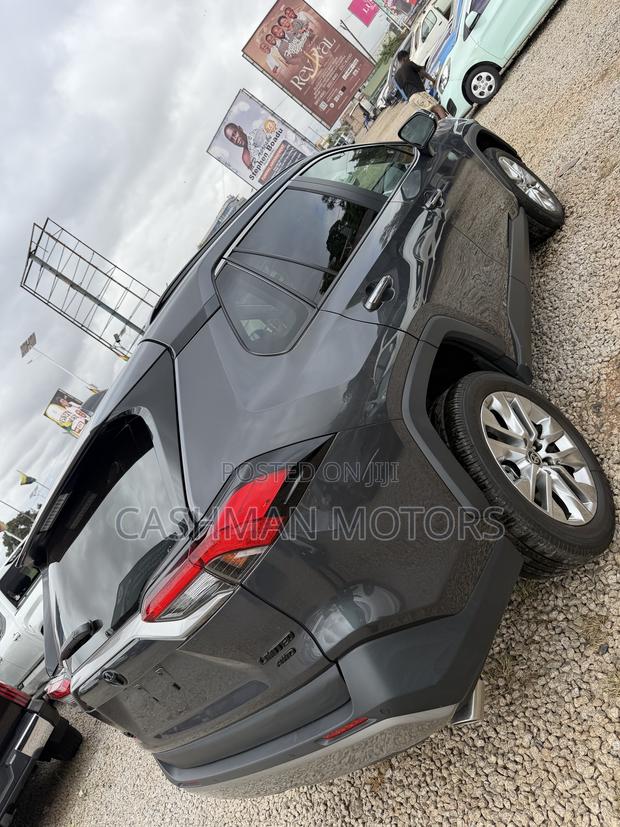 Toyota RAV4 Limited 2025 Gray