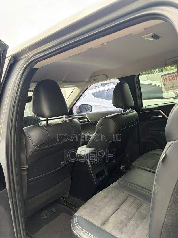 Mitsubishi Outlander SE Launch Edition 2022 Beige