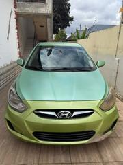 Hyundai Accent SE 2013 Green for sale
