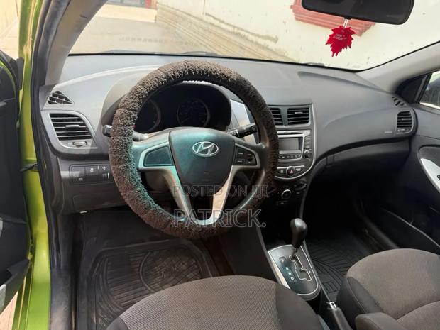 Hyundai Accent SE 2013 Green