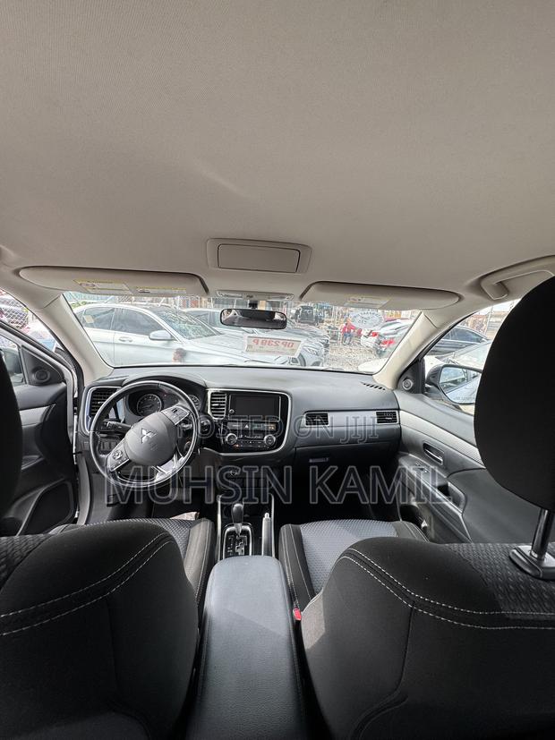 Mitsubishi Outlander 2018 White