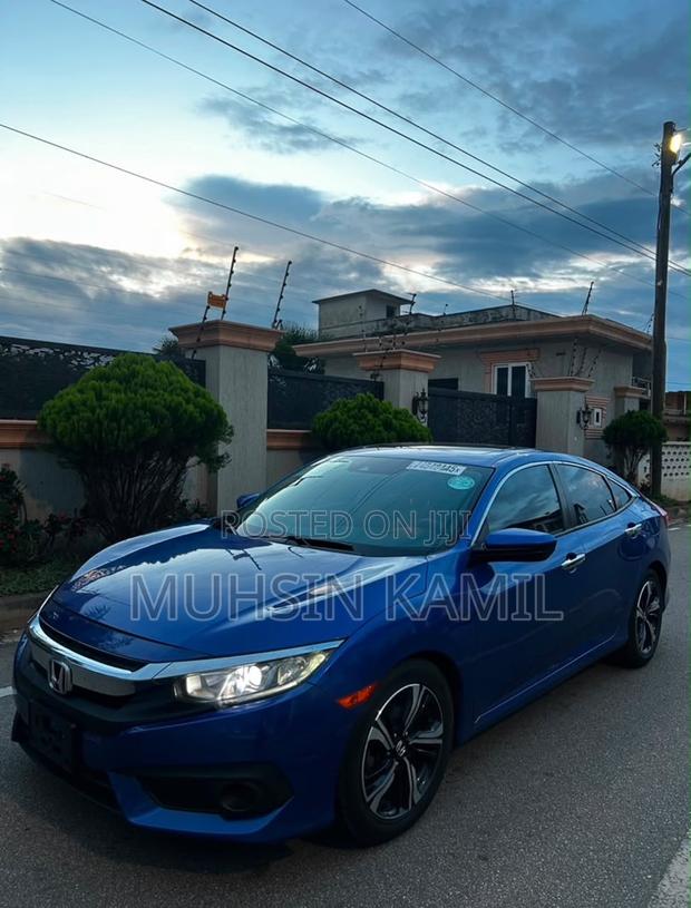 Honda Civic EX 4dr Hatchback (1.5L 4cyl) 2017 Blue
