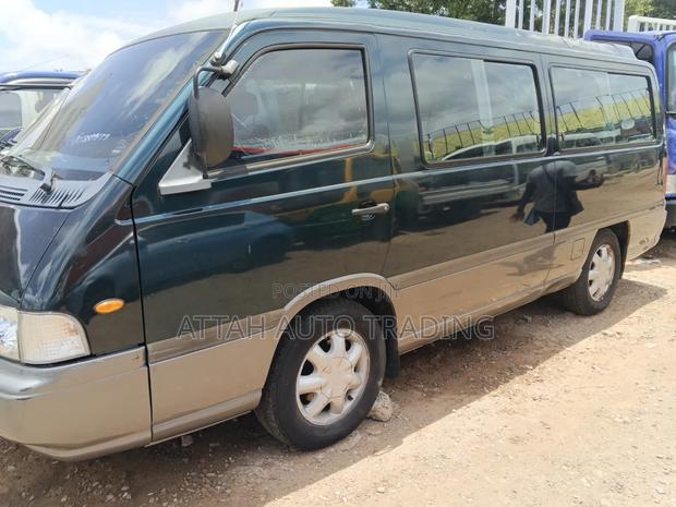 SsangYong Istana 2001 Green