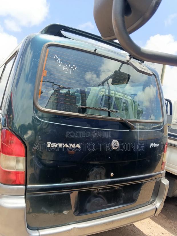 SsangYong Istana 2001 Green