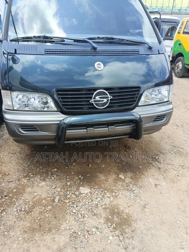 SsangYong Istana 2001 Green