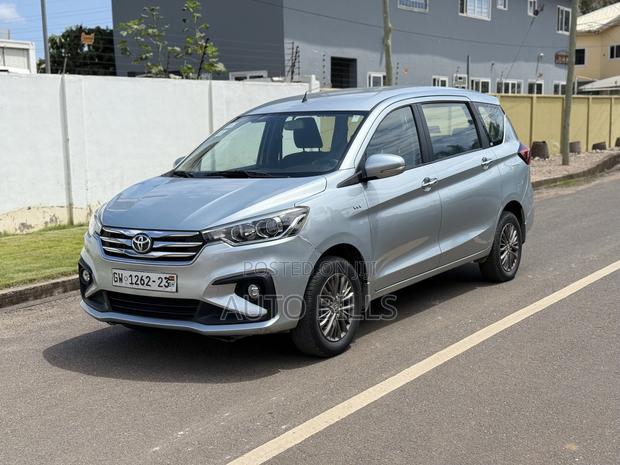 Toyota Rumion 1.5 FWD 2023 Silver