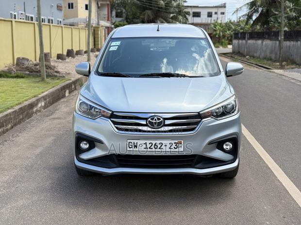 Toyota Rumion 1.5 FWD 2023 Silver