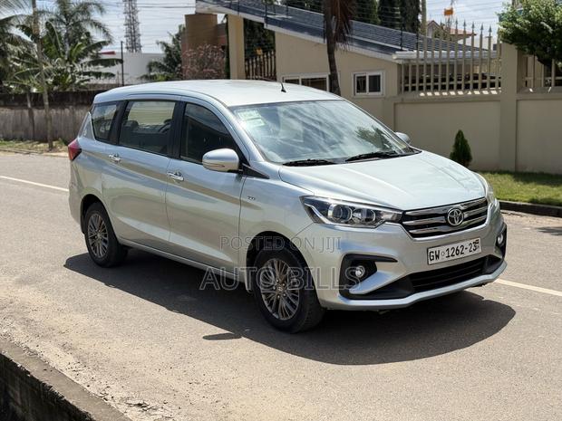 Toyota Rumion 1.5 FWD 2023 Silver