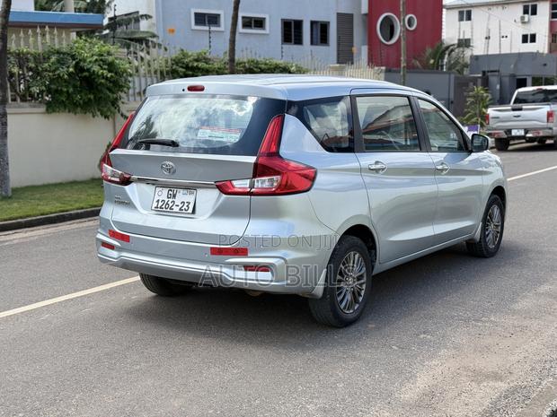 Toyota Rumion 1.5 FWD 2023 Silver