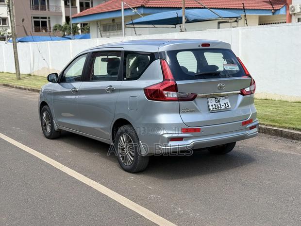 Toyota Rumion 1.5 FWD 2023 Silver