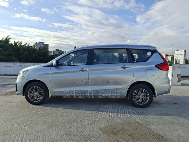 Toyota Rumion 1.5 FWD 2023 Silver