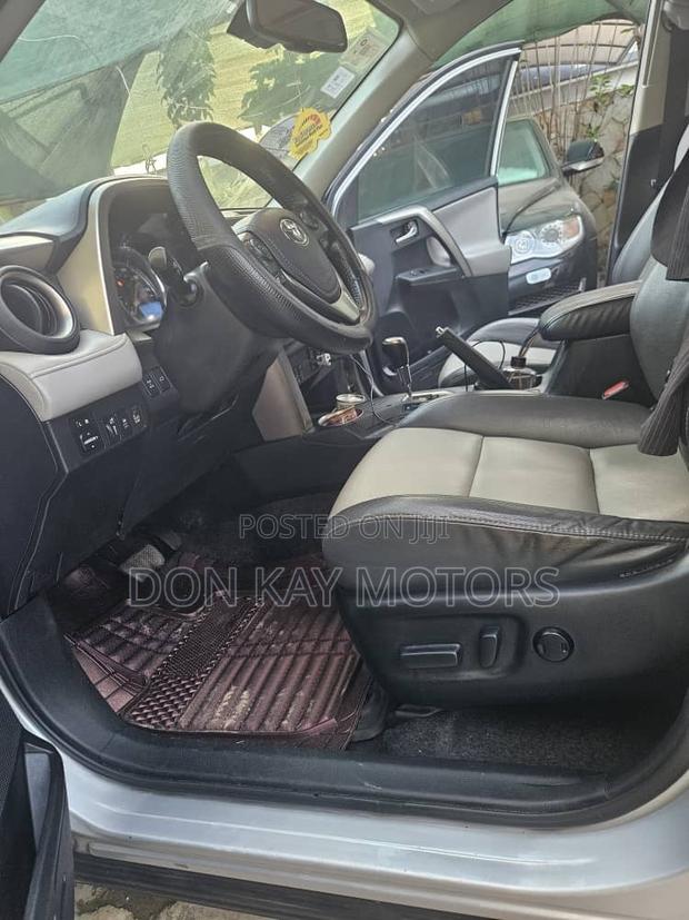 Toyota RAV4 Limited AWD (2.5L 4cyl 6A) 2016 Silver