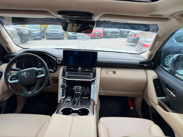 Toyota Land Cruiser 2024 White