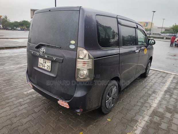 Toyota Voxy 2013 Gray