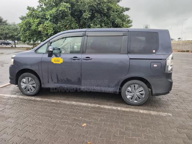 Toyota Voxy 2013 Gray