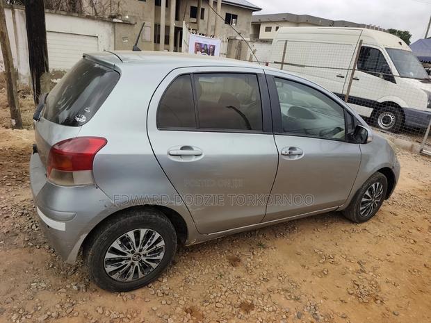 Toyota Vitz 2010 Gray