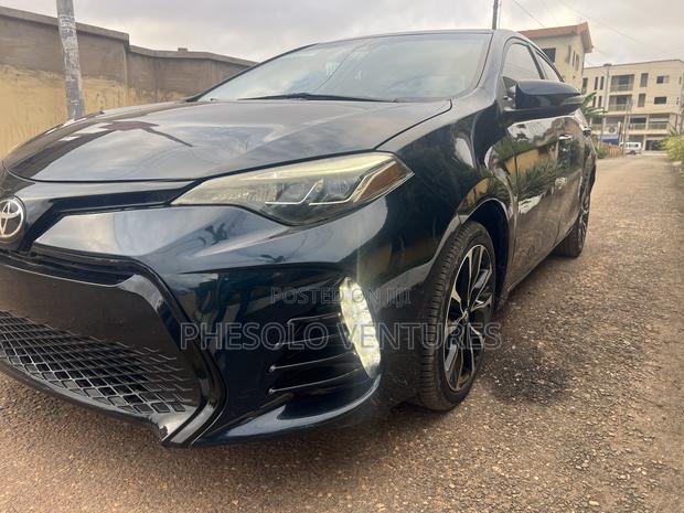 Toyota Corolla SE (1.8L 4cyl 6M) 2018 Green
