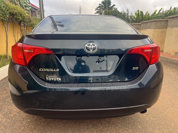 Toyota Corolla SE (1.8L 4cyl 6M) 2018 Green