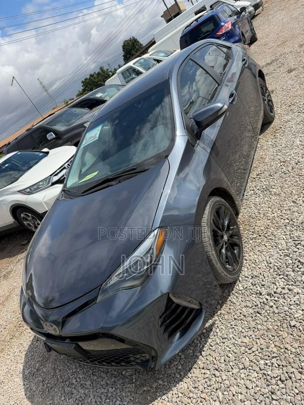 Toyota Corolla SE (1.8L 4cyl 6M) 2019 Gray