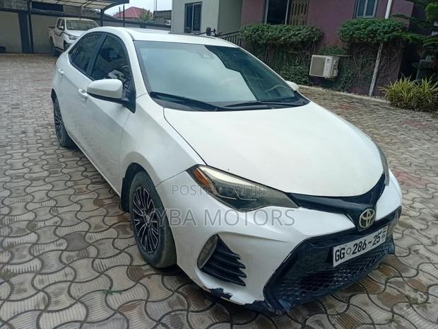 Toyota Corolla LE 4dr Sedan (1.8L 4cyl CVT) 2017 White