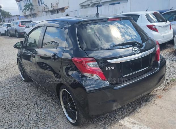 Toyota Vitz 1.3 FWD 5dr 2014 Black