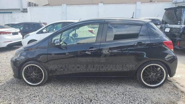 Toyota Vitz 1.3 FWD 5dr 2014 Black