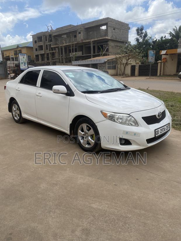 Toyota Corolla 2011 White