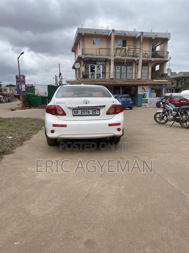 Toyota Corolla 2011 White