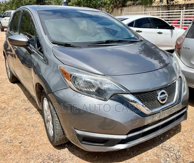 Nissan Versa 1.6 SV 2019 Gray