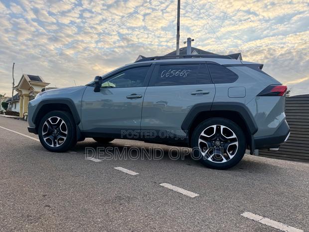 Toyota RAV4 Adventure 2019 Green