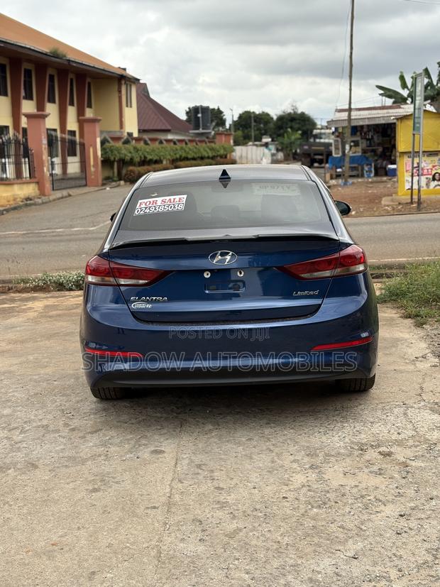 Hyundai Elantra Limited Sedan FWD (2.0L 4cyl 6A) 2017 Blue