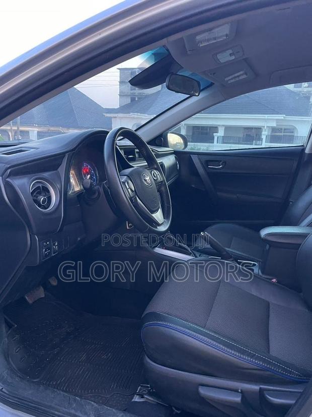 Toyota Corolla SE 4dr Sedan (1.8L 4cyl CVT) 2017 Silver