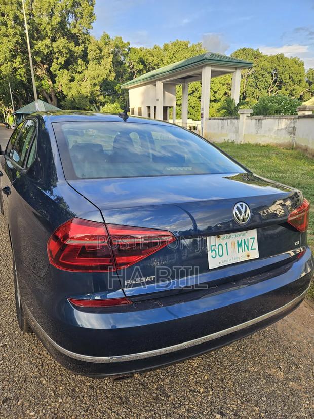 Volkswagen Passat 2018 Blue