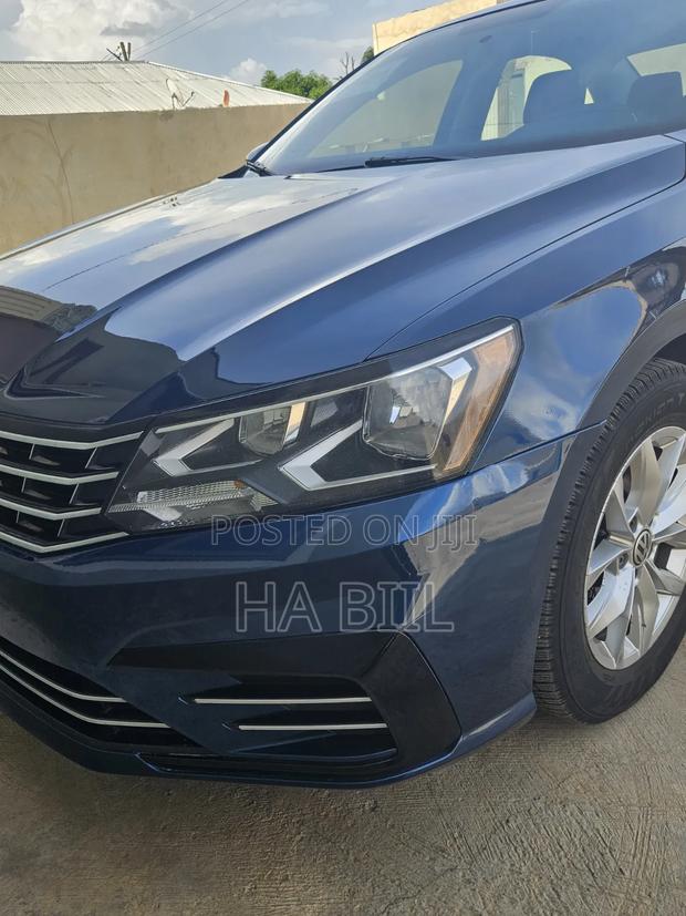 Volkswagen Passat 2018 Blue