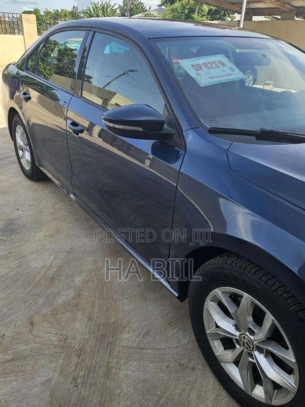 Volkswagen Passat 2018 Blue