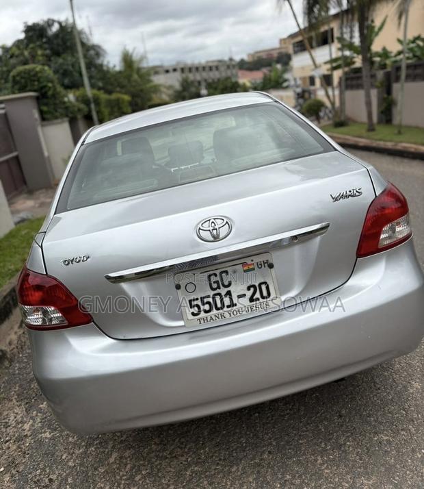 Toyota Yaris Base Sedan 4dr 2010 Silver