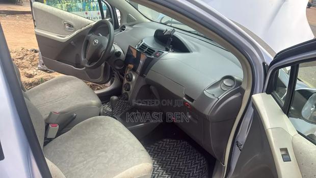 Toyota Vitz 2010 Gray