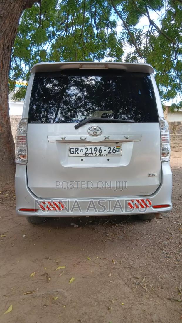 Toyota Voxy 2013 Silver