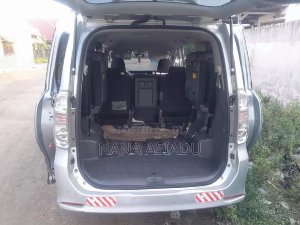 Toyota Voxy 2013 Silver