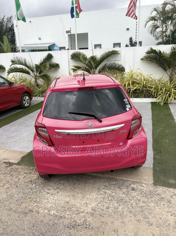 Toyota Vitz 1.3 FWD 5dr 2015 Pink