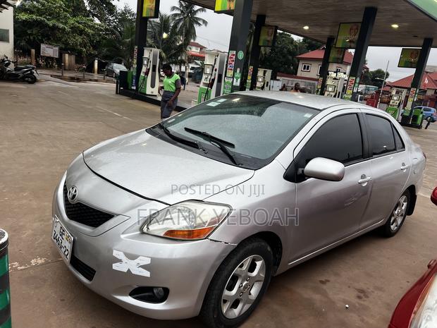 Toyota Yaris 2012 Silver