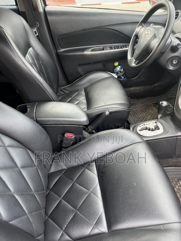 Toyota Yaris 2012 Silver