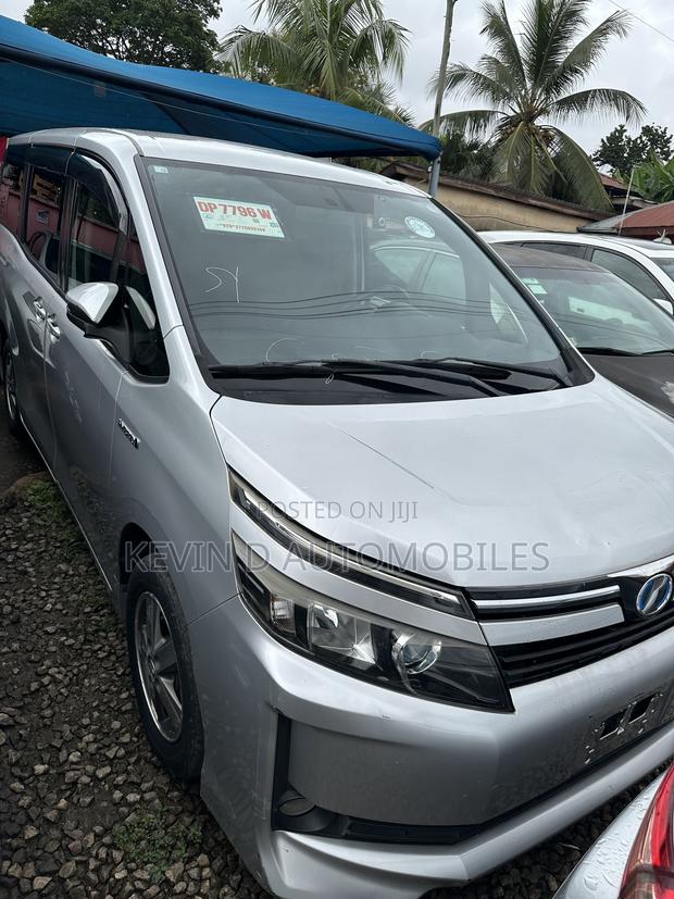 Toyota Voxy Hybrid ZS Kirameki 2WD 7-Seater 2017 Silver