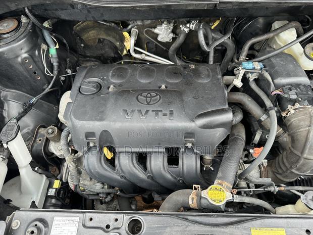 Toyota Sienta 1.5 AWD 2013 Gray