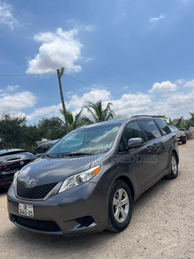 Toyota Sienna LE 8 Passenger 2011 Gray