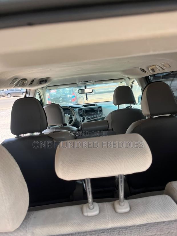 Toyota Sienna LE 8 Passenger 2011 Gray