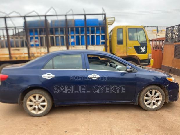 Toyota Corolla 2013 Blue