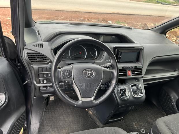 Toyota Voxy Hybrid X 2WD 7-Seater 2015 Blue