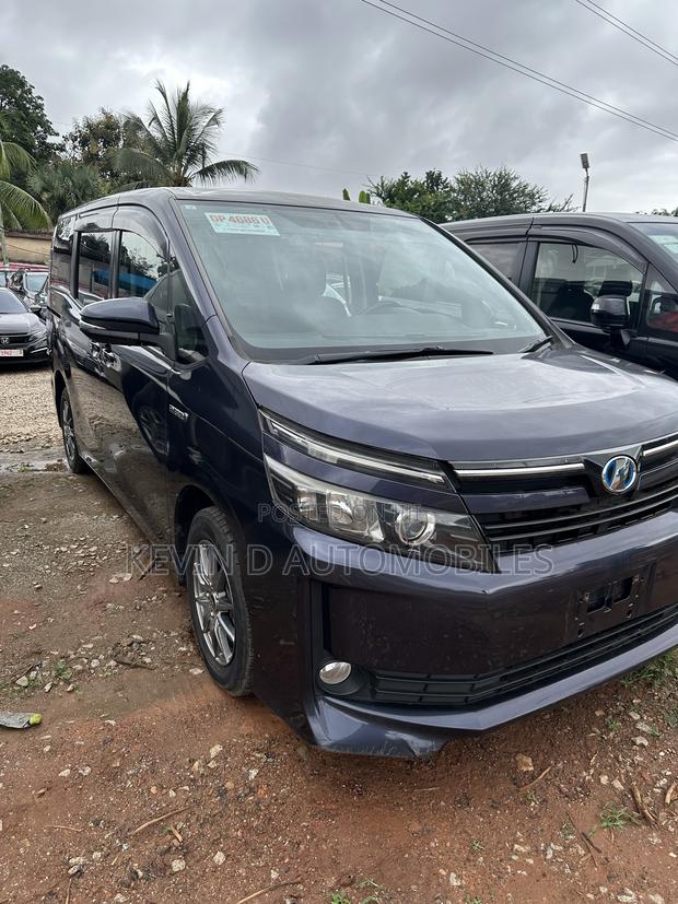 Toyota Voxy Hybrid X 2WD 7-Seater 2015 Blue