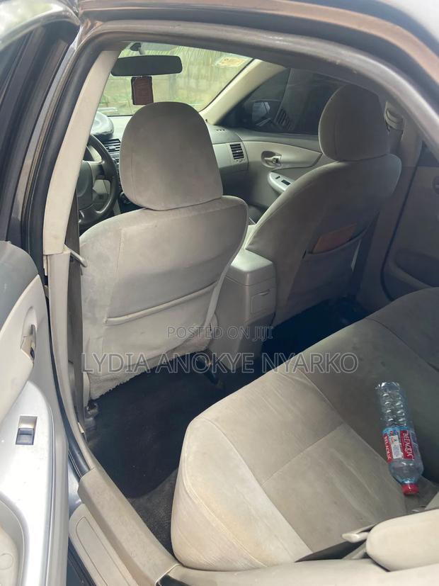 Toyota Corolla LE 4dr Sedan (1.8L 4cyl 4A) 2010 Gray